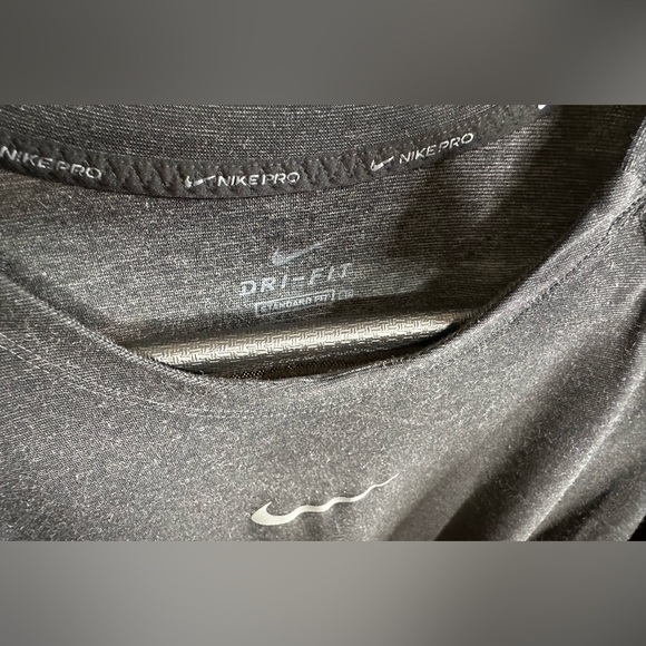 Beautiful NikePro Shirt - Picture 3 of 4